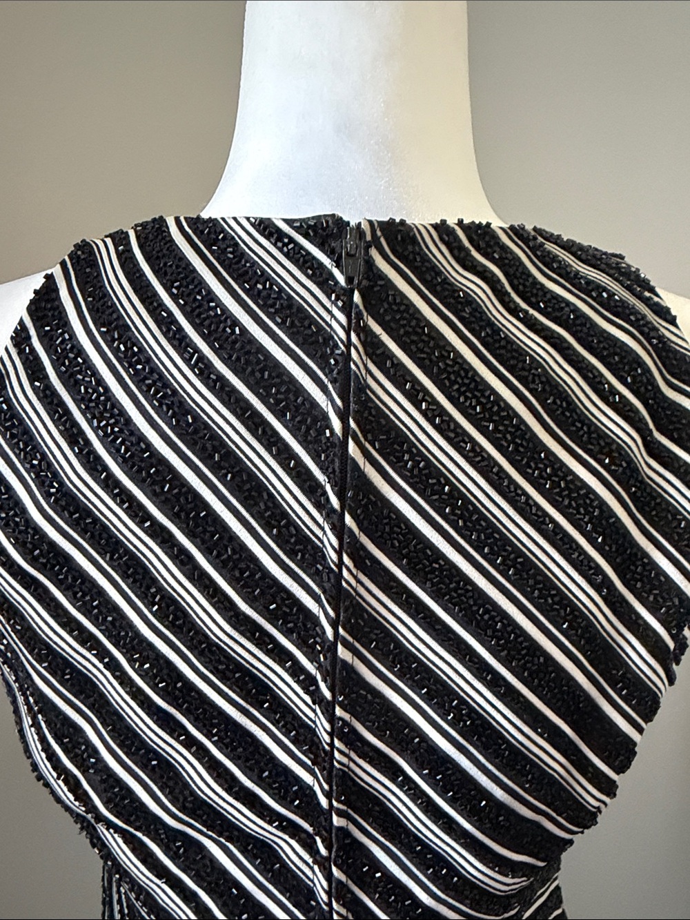 CARMEN MARC VALVO SIGNATURE Striped Beaded Silk Top Blouse Womens Size 8 - Picture 5 of 13